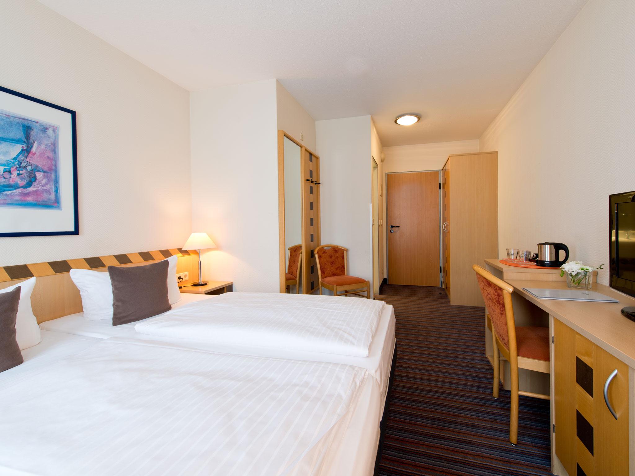 Hotel Achat Elbufer 4*