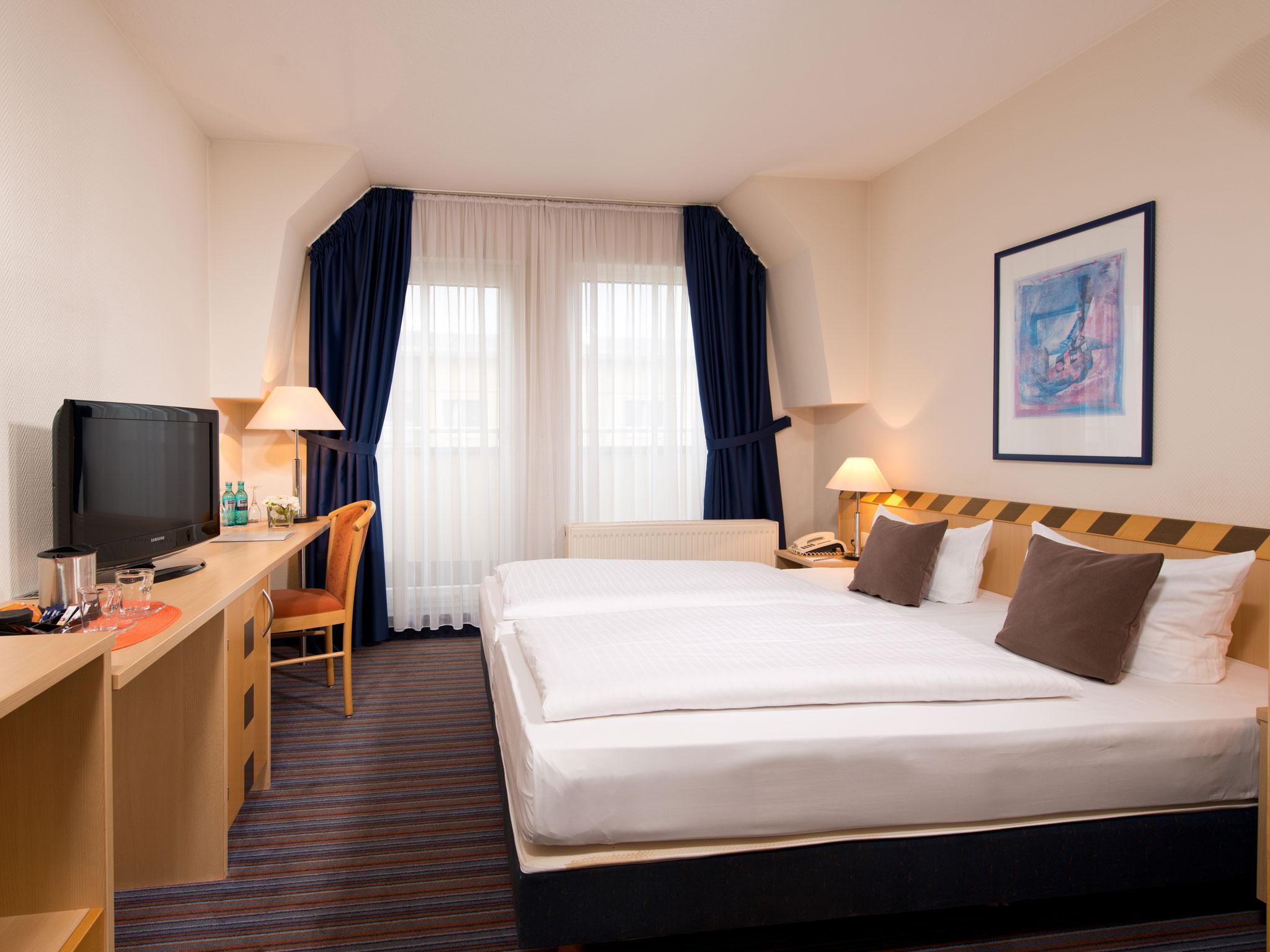 Achat Elbufer 4* Dresden