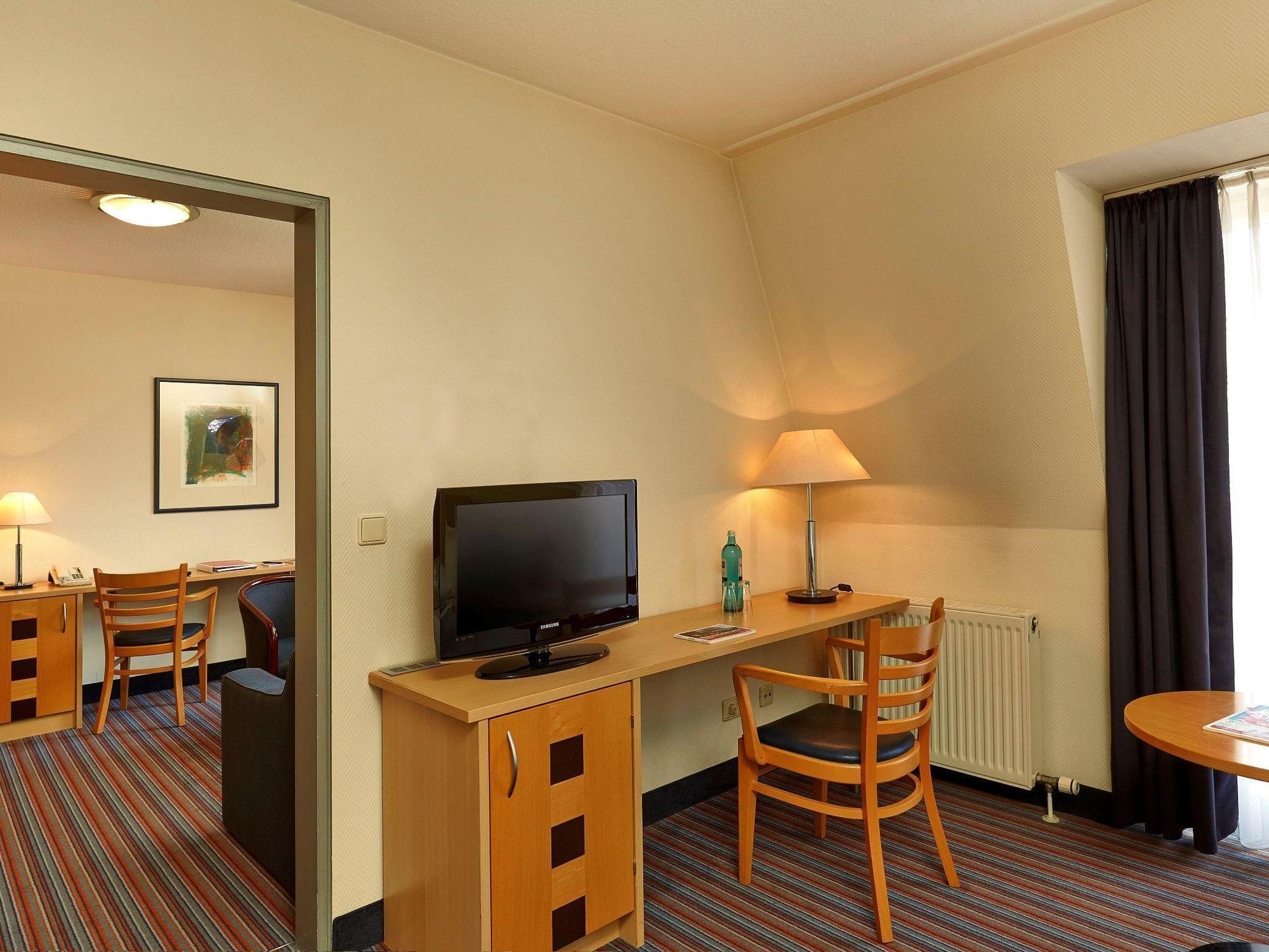 Achat Elbufer 4* Dresden