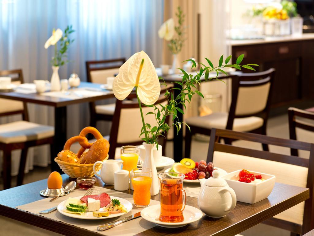 Hotel Achat Elbufer 4*